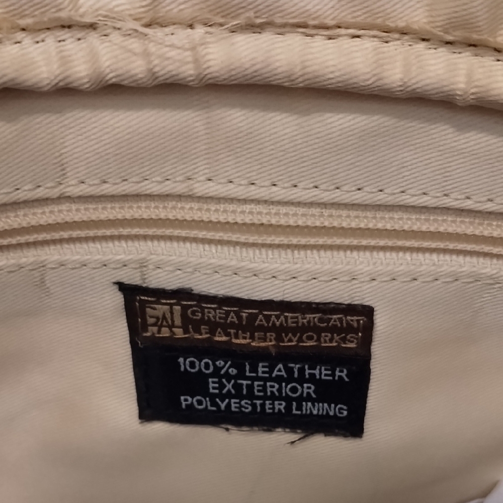 Chic Beige Leather Shoulder Bag - Picture 2 of 16